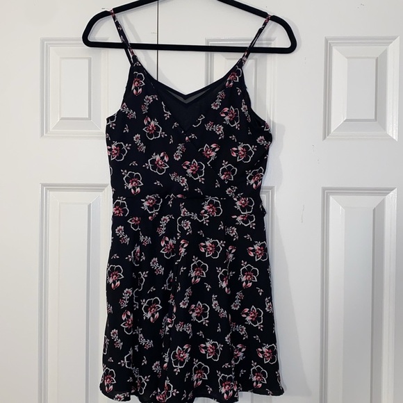Express Floral Romper 6 - Picture 6 of 9